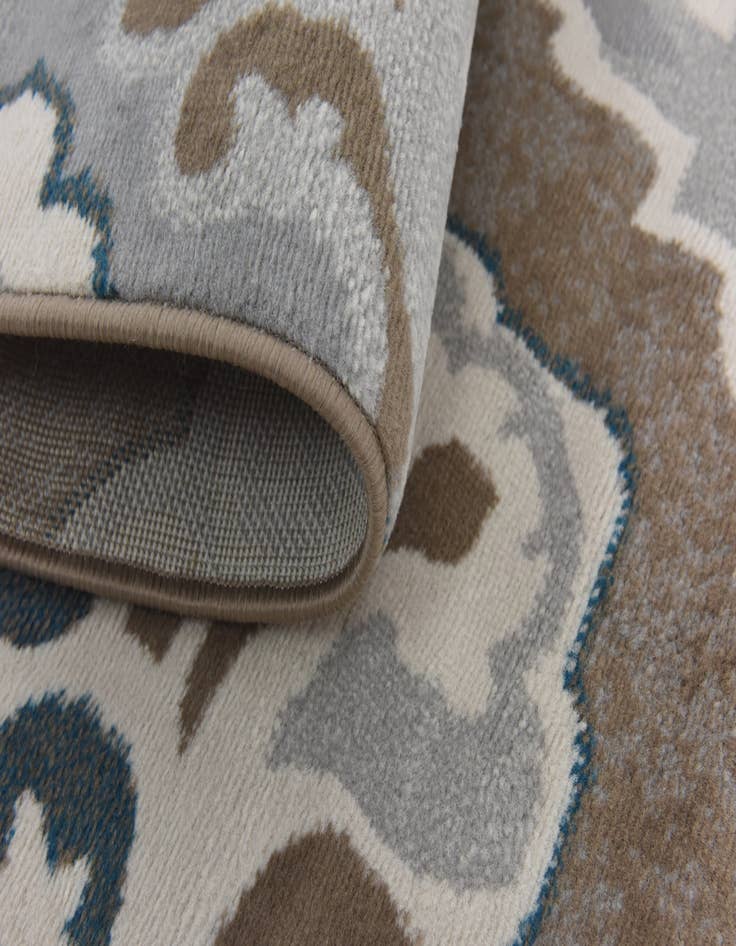 Detail image of  6' 7 x 9' 6 Diana Rug