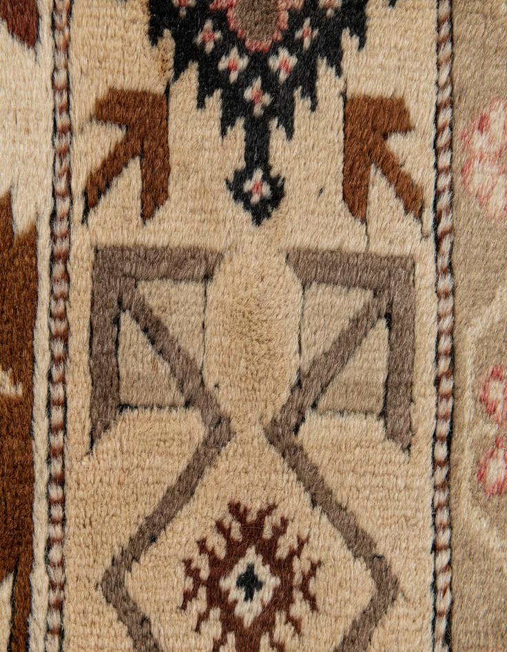 Detail image of  3' 5 x 6' 8  Hand Knotted Fars Wool Rug