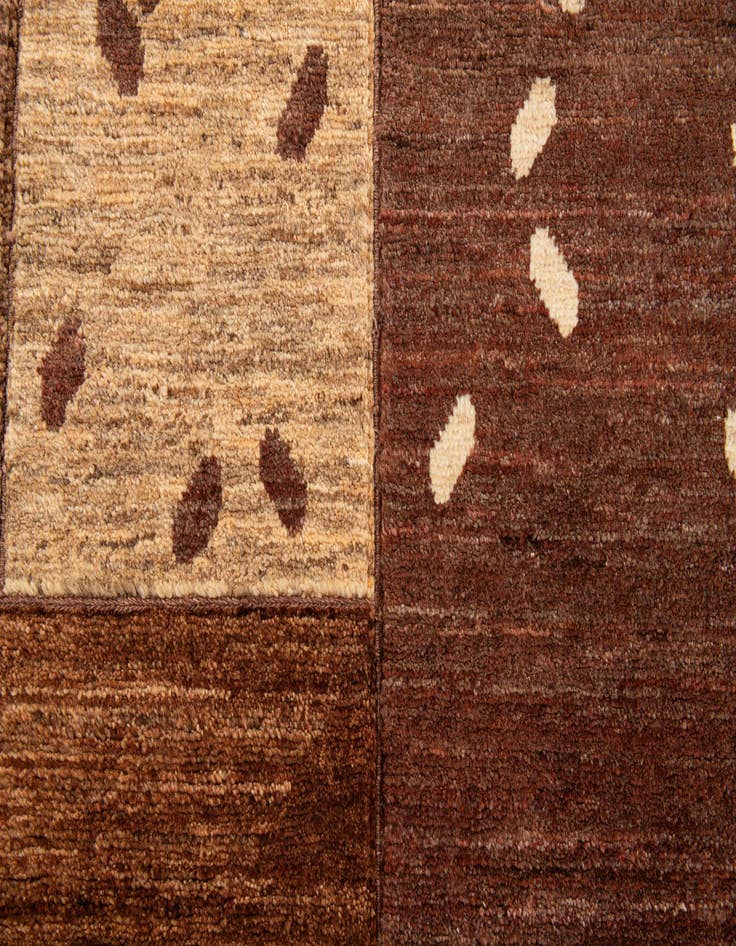 Detail image of  5' 1 x 6' 5  Hand Knotted Gabbeh Wool Rug