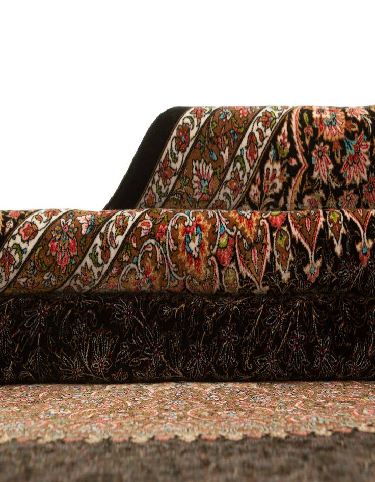 Detail image of  6' 5 x 9' 11 Ghom Design Rug