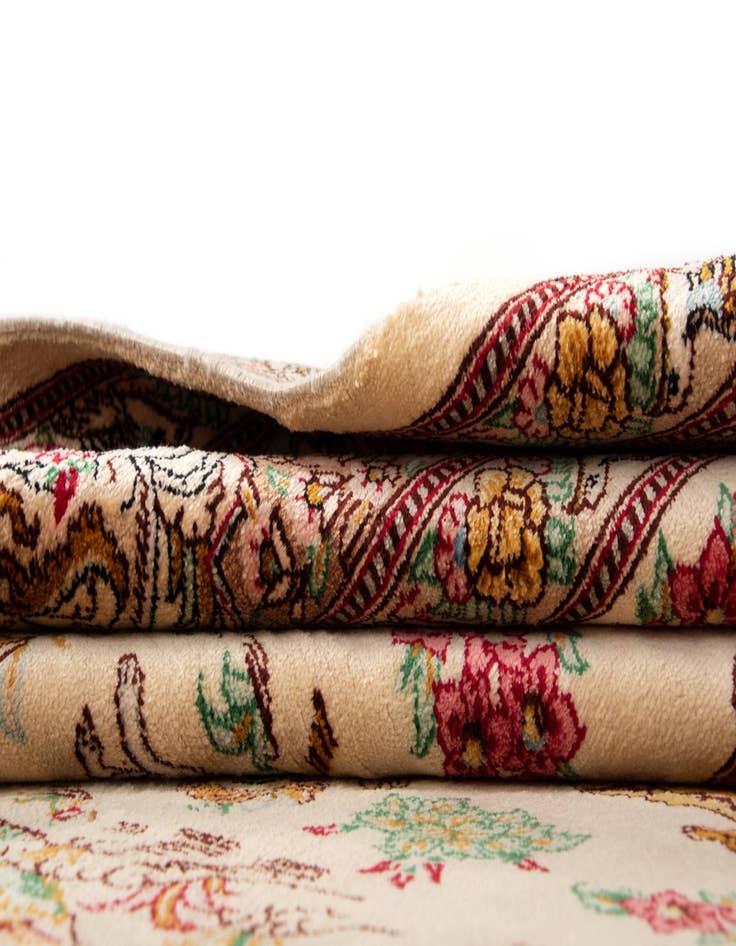 Detail image of  4' 4 x 6' 5 Ghom Rug