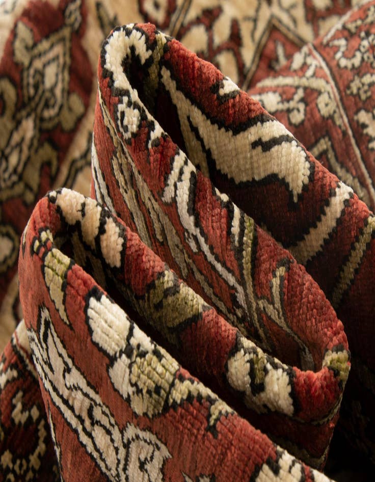 Detail image of  2' 5 x 3' 7  Hand Knotted Ghom Persian Rug