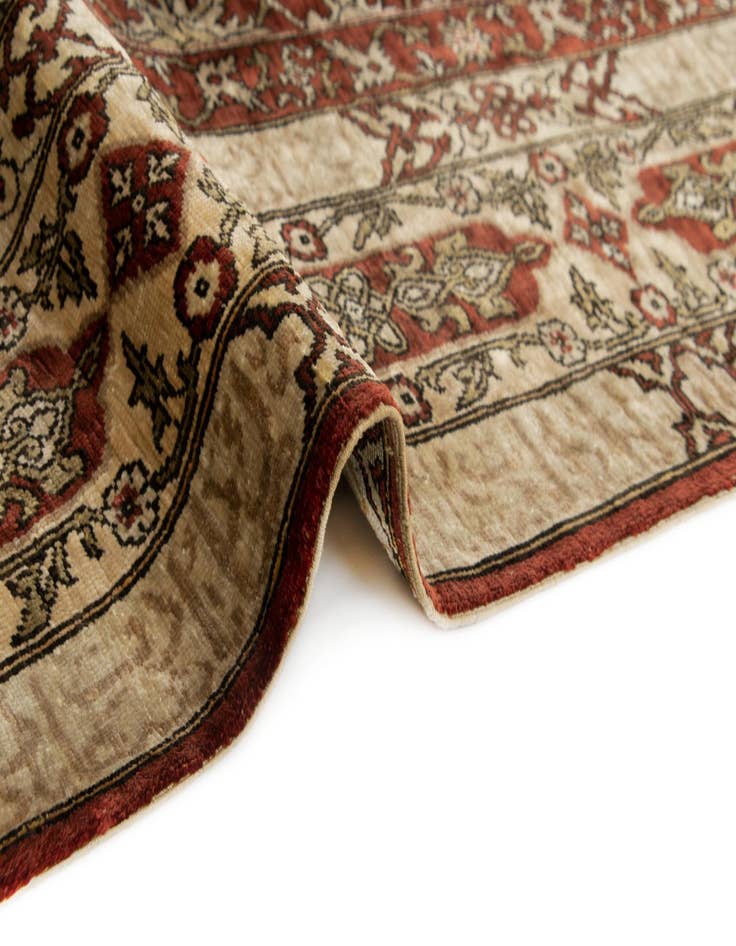 Detail image of  2' 5 x 3' 7  Hand Knotted Ghom Persian Rug