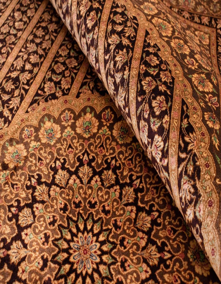 Detail image of  4' 6 x 6' 8 Ghom Silk Rug