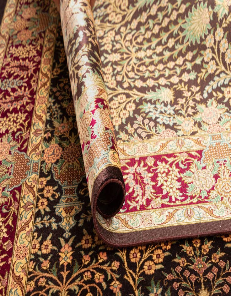 Detail image of  3' 2 x 4' 10 Ghom Silk Rug