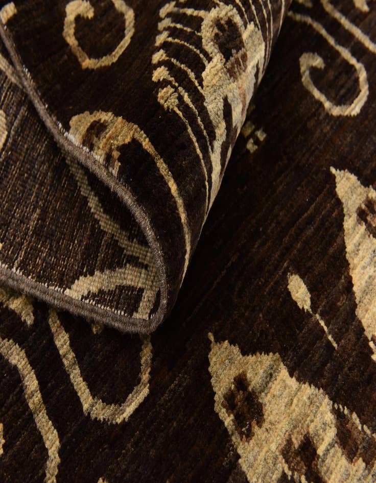 Detail image of  6' 10 x 9' 10  Hand Knotted Ikat Rug