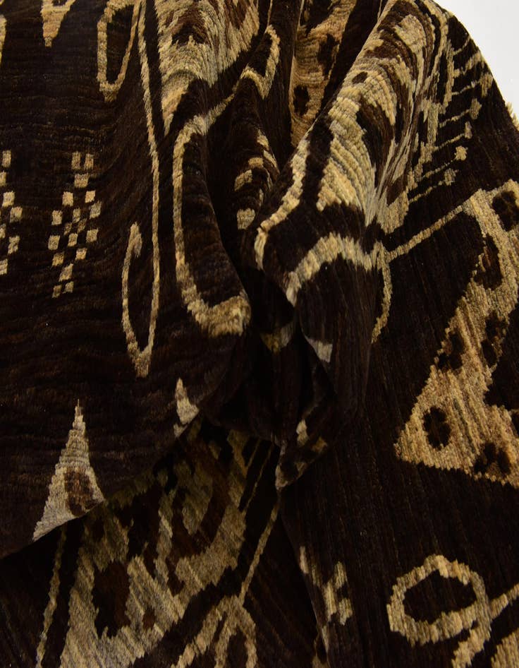 Detail image of  6' 10 x 9' 10  Hand Knotted Ikat Rug