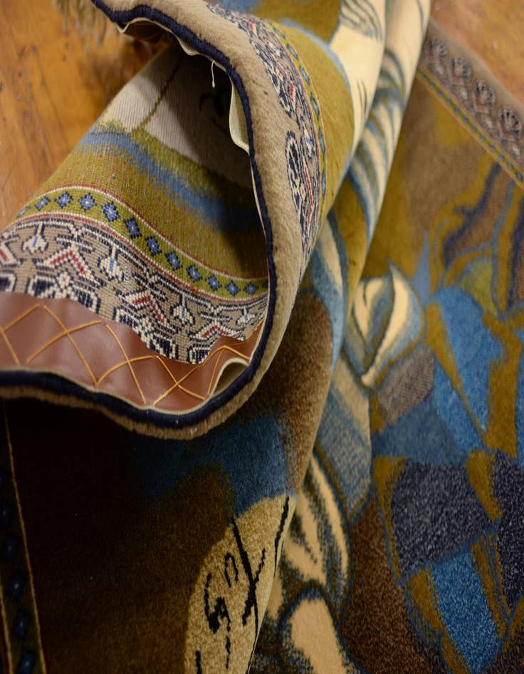 Detail image of  3' 9 x 5' 8  Hand Knotted Isfahan Persian Rug