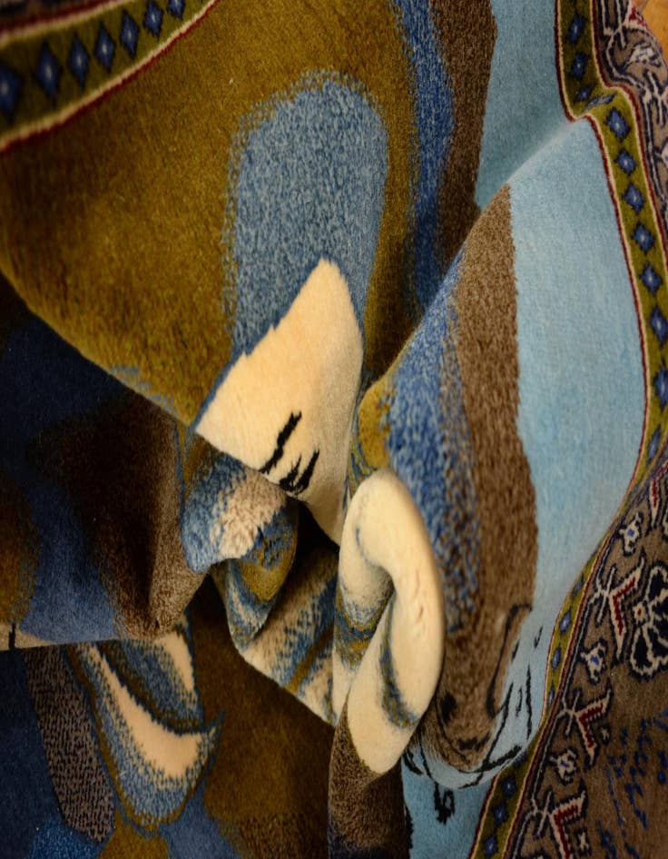 Detail image of  3' 9 x 5' 8  Hand Knotted Isfahan Persian Rug