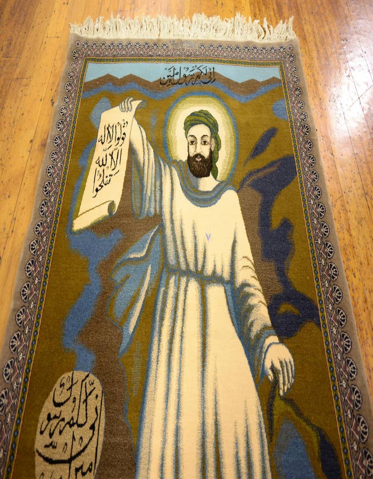 Detail image of  3' 9 x 5' 8  Hand Knotted Isfahan Persian Rug