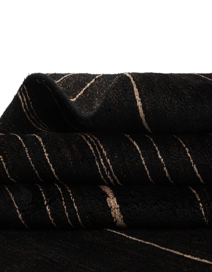 Detail image of  4' 5 x 6' 4 Juma Wool Rug