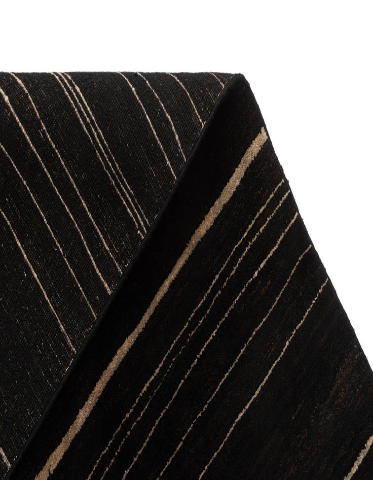 Detail image of  4' 5 x 6' 4 Juma Wool Rug