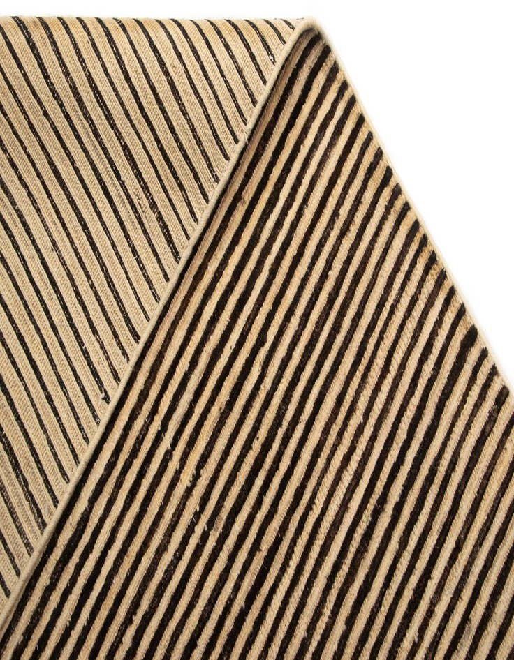 Detail image of  5' 6 x 7' 11 Juma Wool Rug