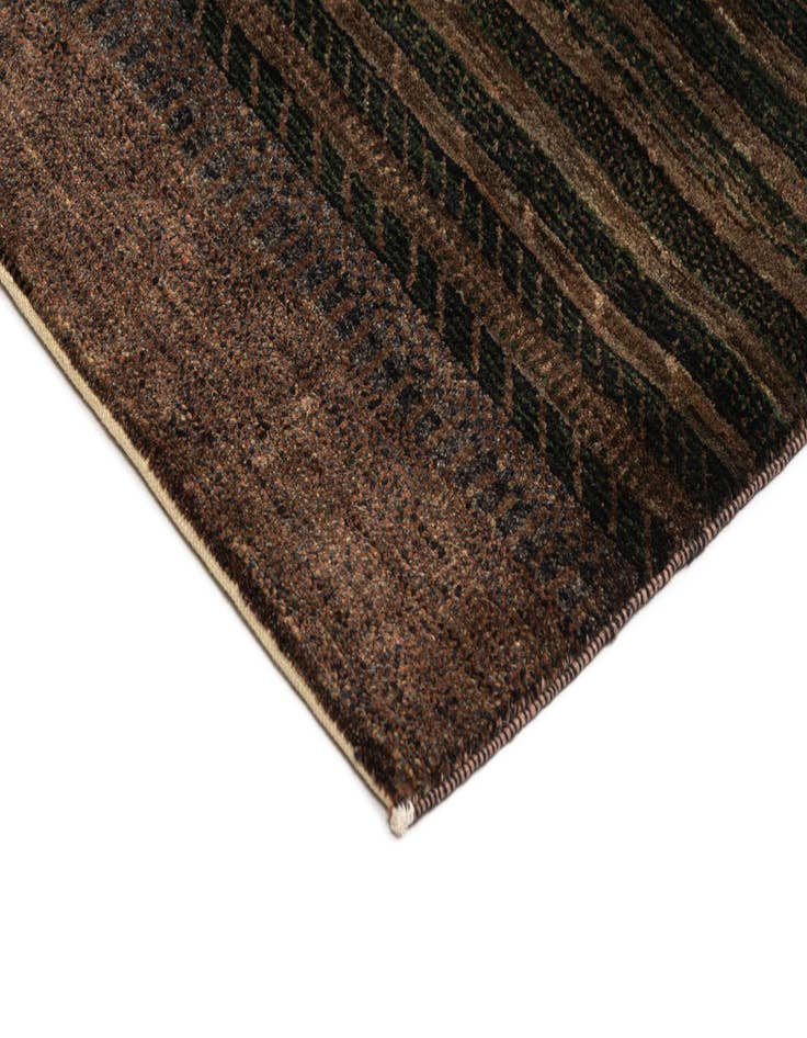 Detail image of  5' 6 x 8' Juma Wool Rug