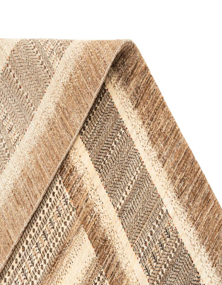 Detail image of  5' 9 x 7' 9  Hand Knotted Kashkuli Rug