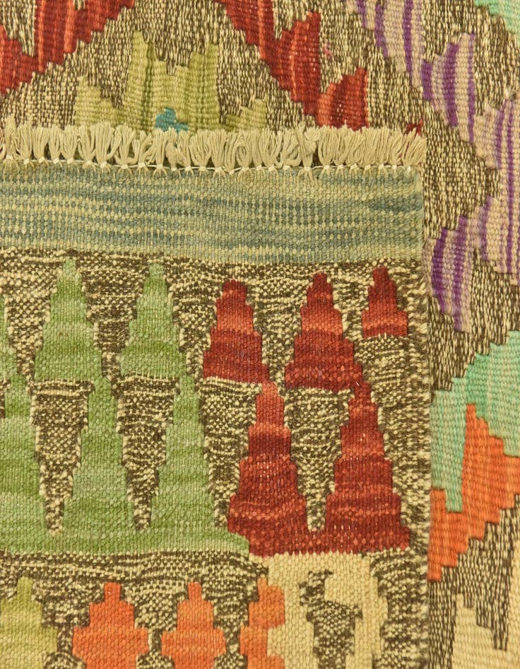Detail image of  5' 1 x 6' 4  Hand Woven Kilim Maymana Wool Rug