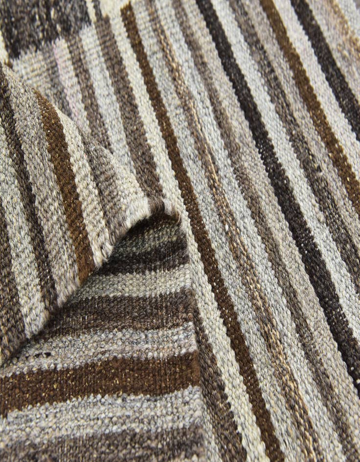 Detail image of  5' 5 x 7' 9  Hand Woven Kilim Modern Wool Rug