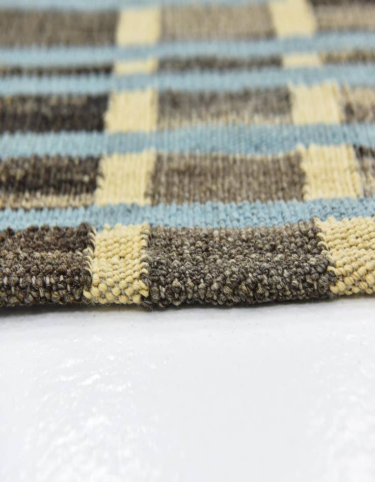 Detail image of  5' 6 x 8'  Hand Woven Kilim Modern Wool Rug