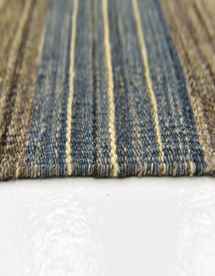Detail image of  5' 10 x 7' 7  Hand Woven Kilim Modern Wool Rug