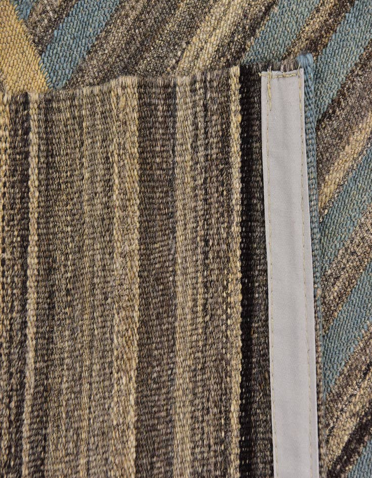 Detail image of  5' 6 x 7' 10  Hand Woven Kilim Modern Wool Rug