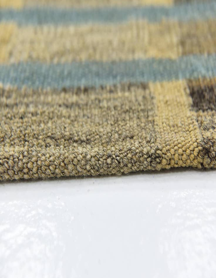 Detail image of  5' 6 x 7' 10  Hand Woven Kilim Modern Wool Rug