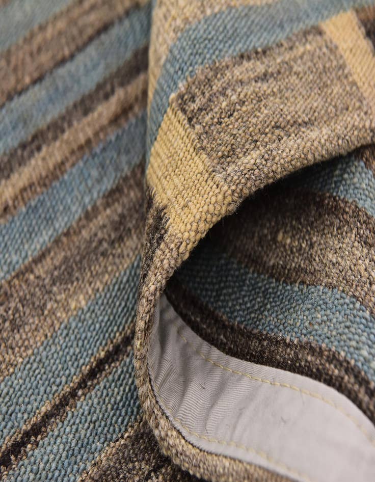 Detail image of  5' 6 x 7' 10  Hand Woven Kilim Modern Wool Rug