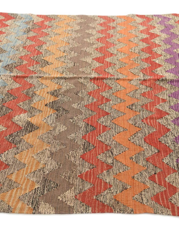 Detail image of  5' 6 x 7' 7  Hand Woven Kilim Modern Wool Rug