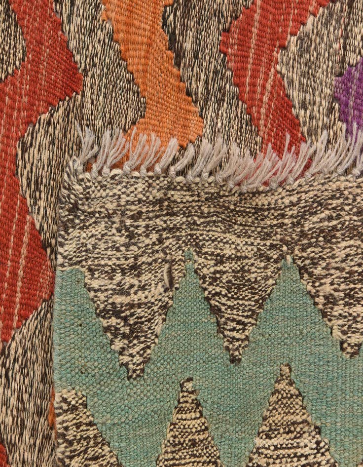 Detail image of  5' 6 x 7' 7  Hand Woven Kilim Modern Wool Rug