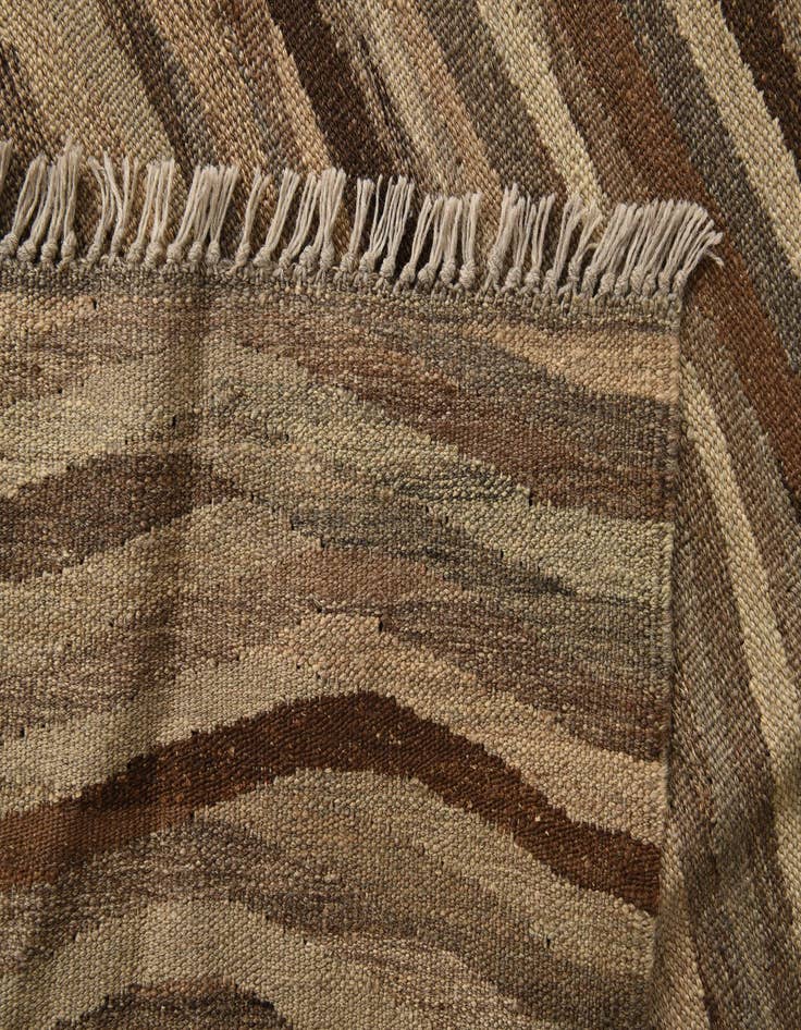 Detail image of  4' 10 x 6' 7  Hand Woven Kilim Modern Wool Rug