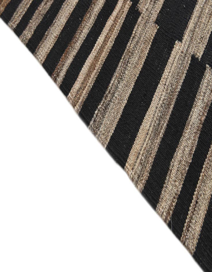 Detail image of  5' 3 x 6' 5  Hand Woven Kilim Modern Wool Rug