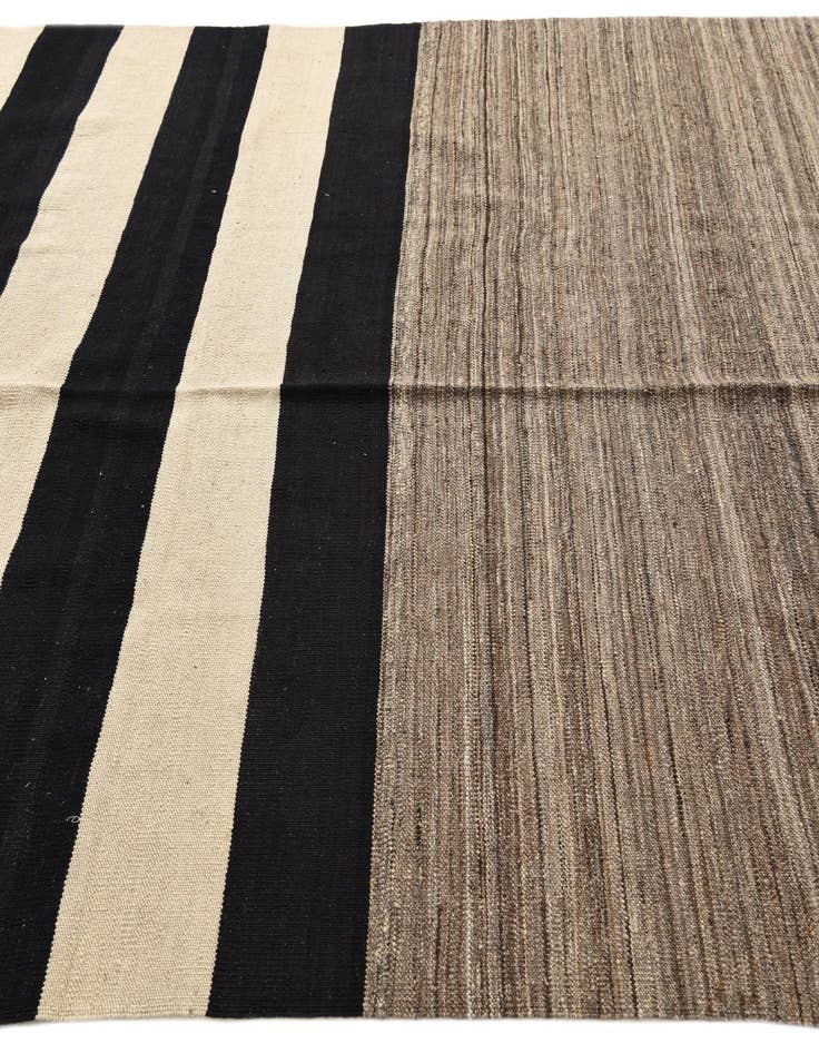 Detail image of  6' 8 x 9' 8  Hand Woven Kilim Modern Wool Rug