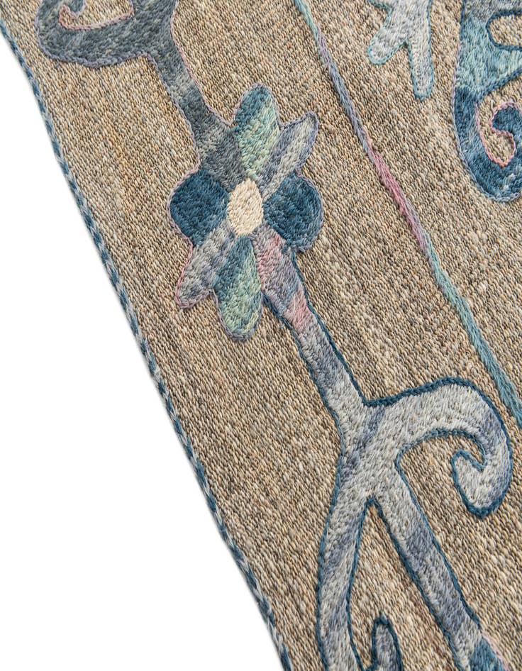 Detail image of  5' 6 x 7' 6  Hand Woven Kilim Suzani Wool Rug