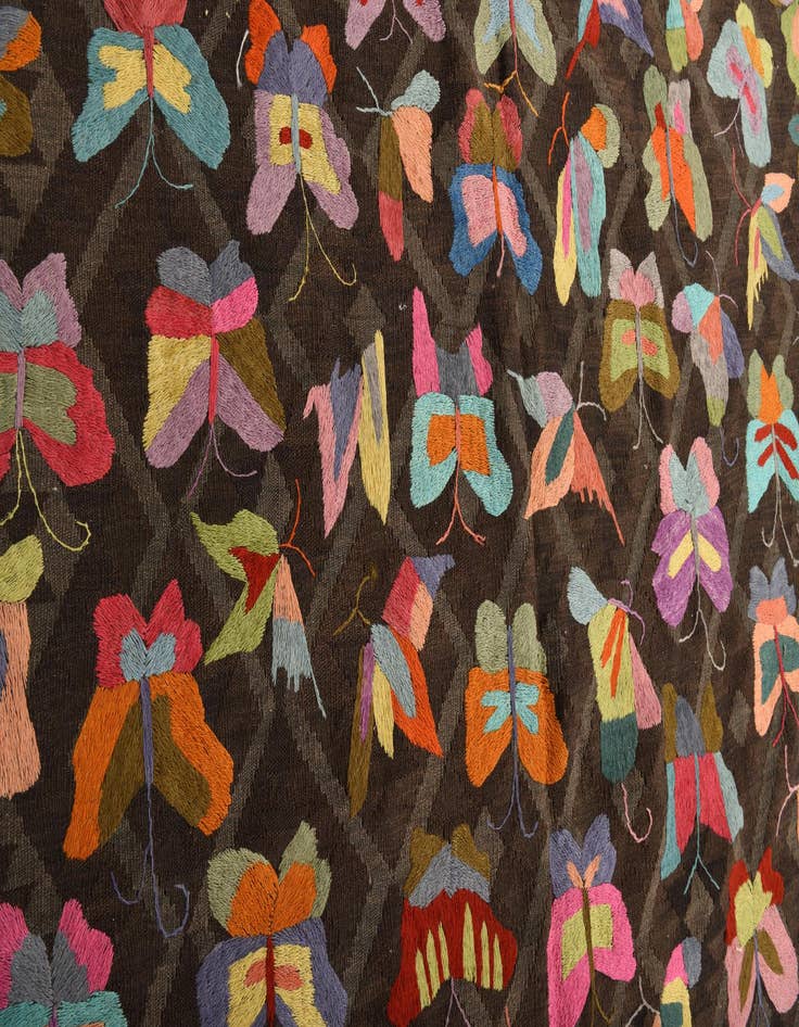 Detail image of  6' 6 x 9' 8  Hand Woven Kilim Suzani Wool Rug