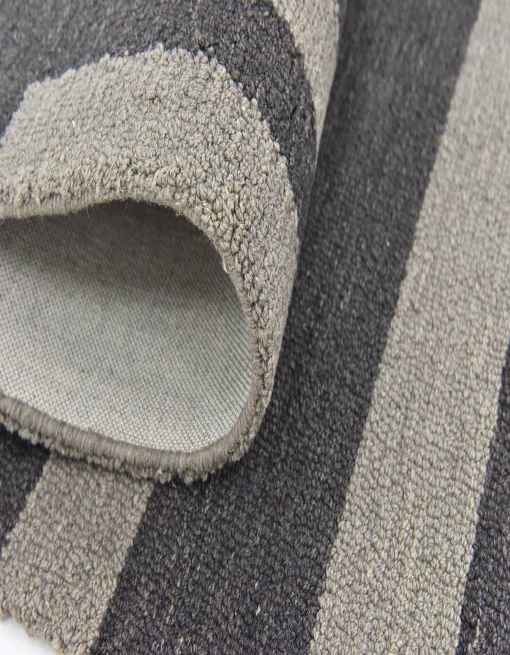 Detail image of  5' x 8' Luna Wool Rug