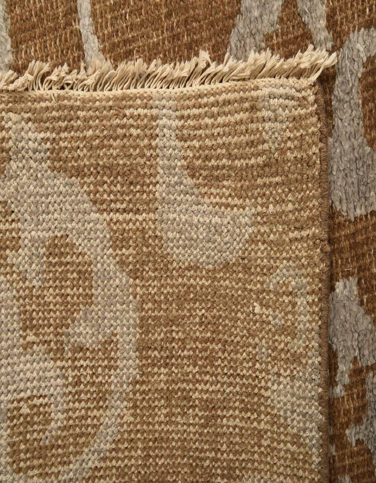 Detail image of  7' 6 x 9' 8  Hand Knotted Luna Wool Rug