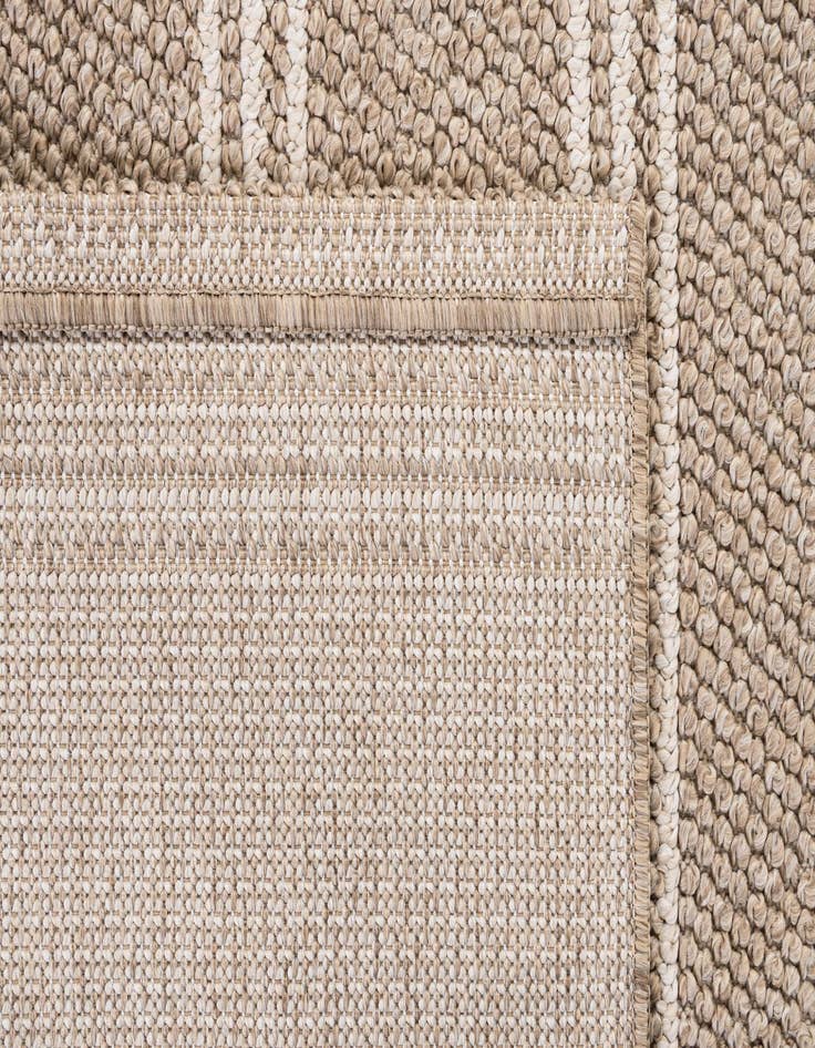 Detail image of  5' 4 x 7' 7 Machine Made Rug