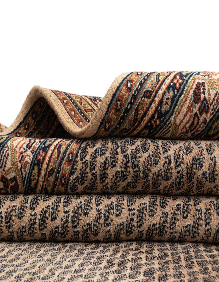 Detail image of  6' 6 x 9' 5 Mir Wool Rug