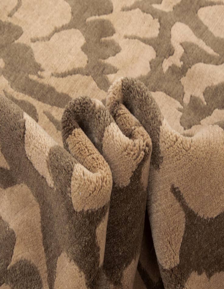 Detail image of  8' 4 x 9' 9  Hand Knotted Modern Nehmo Wool Rug