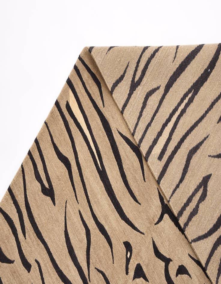 Detail image of  8' 2 x 9' 10  Hand Knotted Modern Roots Rug