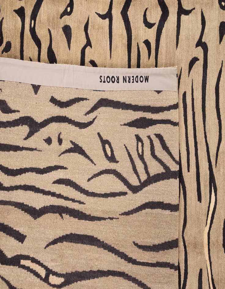 Detail image of  8' 2 x 9' 10  Hand Knotted Modern Roots Rug