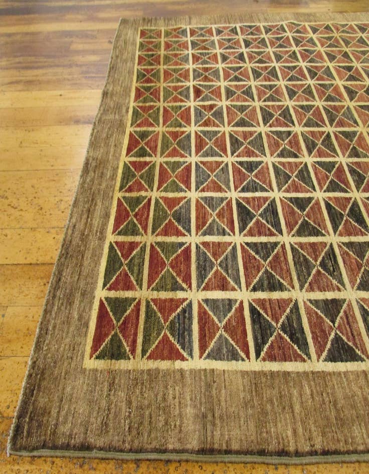 Detail image of  4' 11 x 6' 6  Hand Knotted Modern Ziegler Oriental Rug