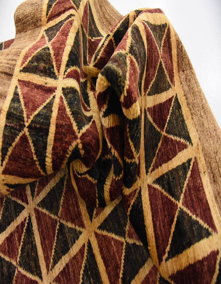 Detail image of  4' 11 x 6' 6  Hand Knotted Modern Ziegler Oriental Rug