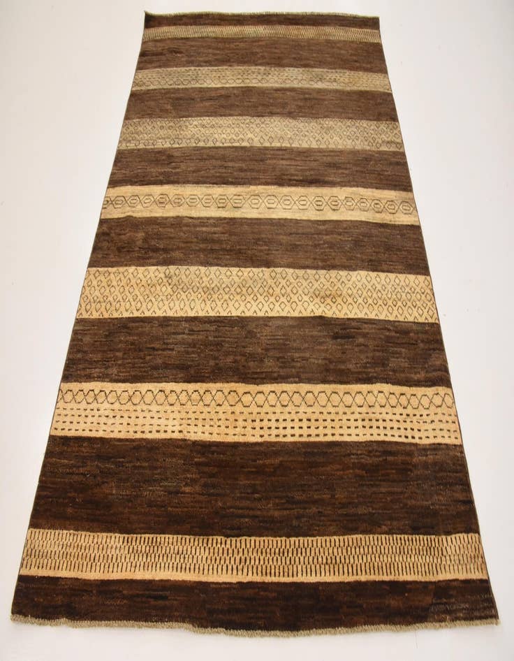 Detail image of  5' x 6' 6  Hand Knotted Modern Ziegler Oriental Rug