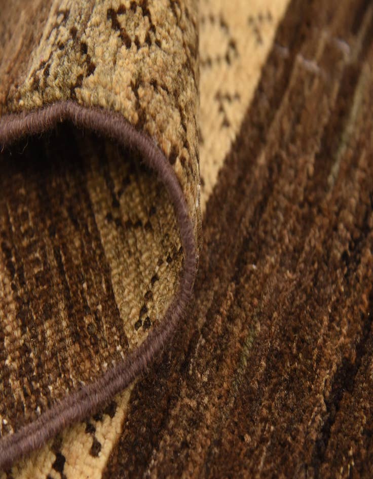 Detail image of  5' x 6' 6  Hand Knotted Modern Ziegler Oriental Rug