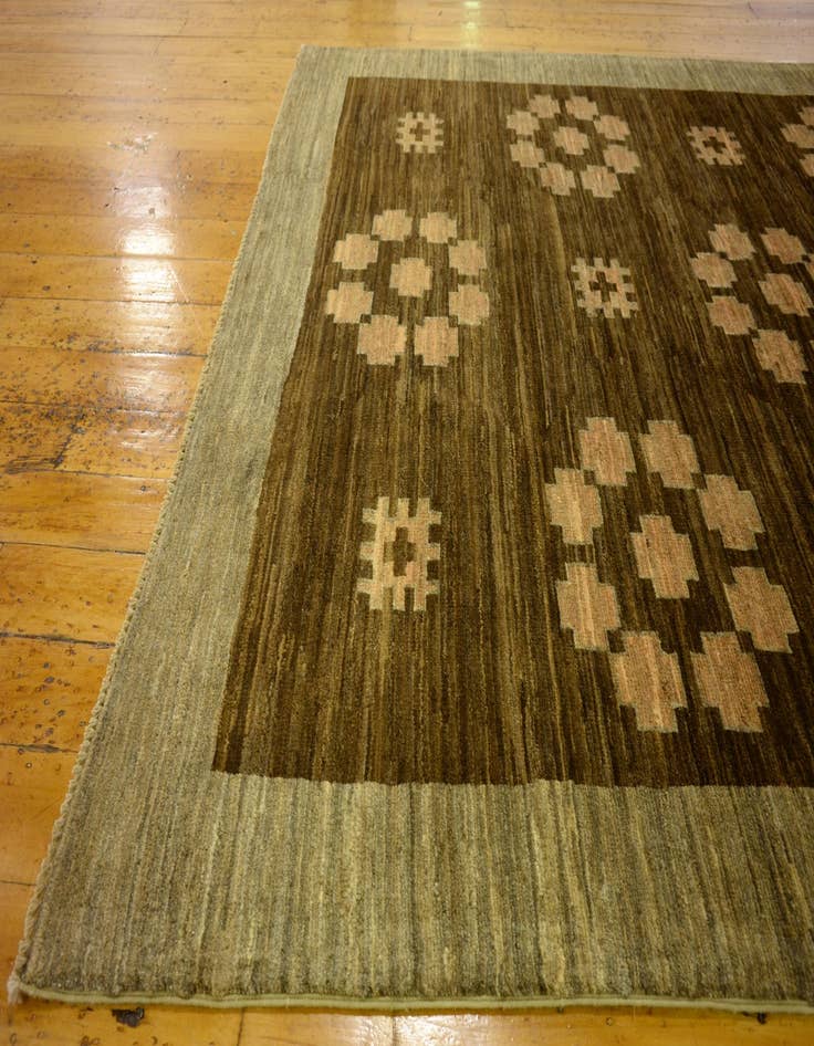 Detail image of  4' 8 x 6' 6  Hand Knotted Modern Ziegler Oriental Rug