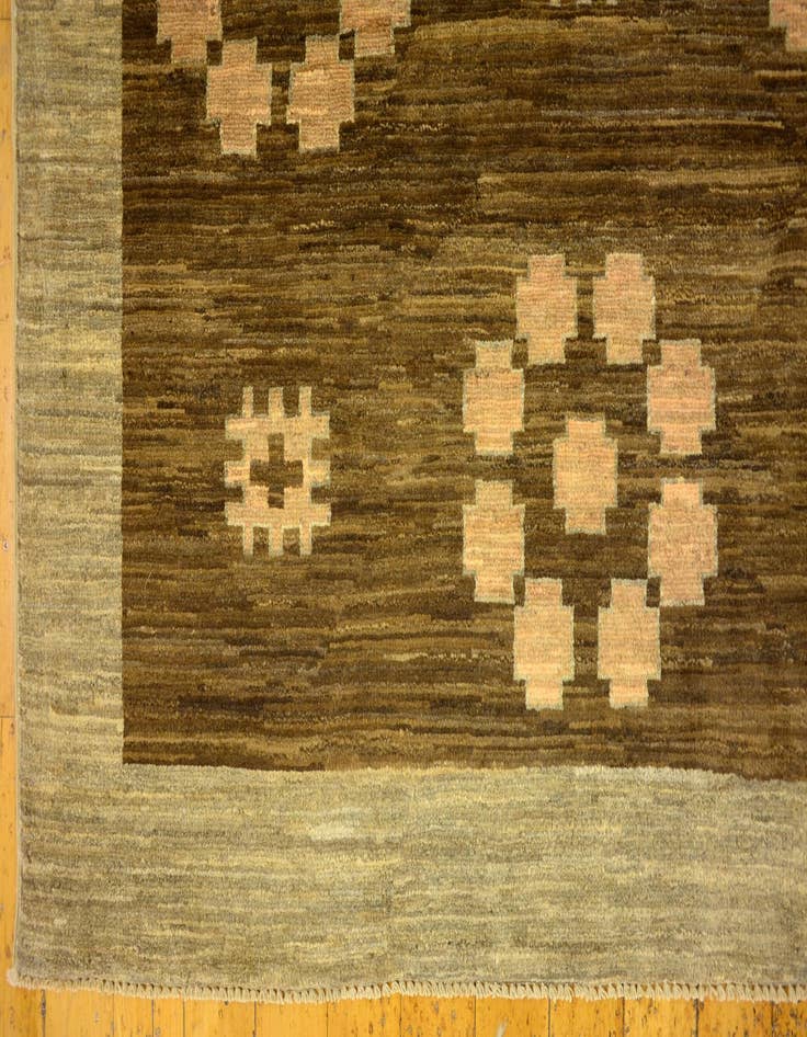 Detail image of  4' 8 x 6' 6  Hand Knotted Modern Ziegler Oriental Rug