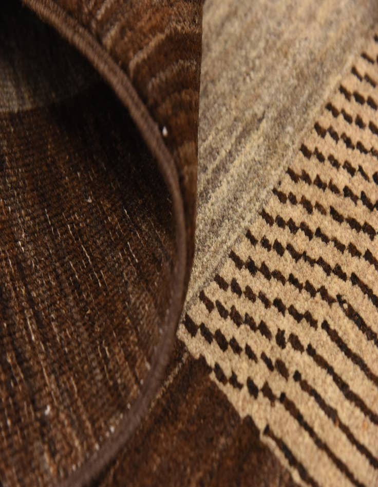 Detail image of  6' 7 x 9' 9  Hand Knotted Modern Ziegler Rug