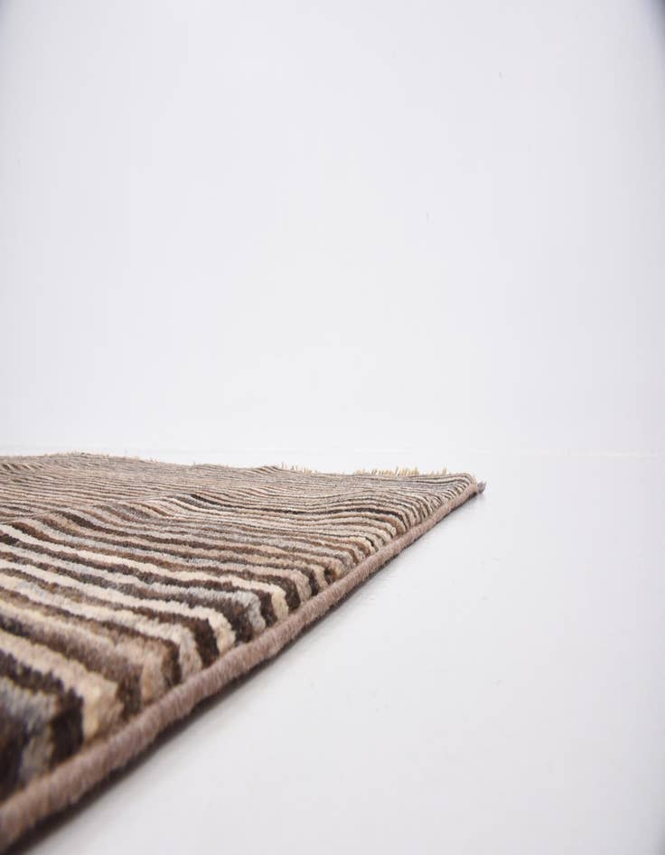 Detail image of  4' 10 x 6' 9  Hand Knotted Modern Ziegler Rug