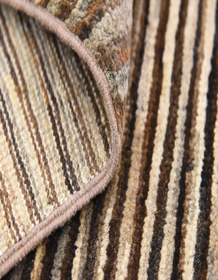 Detail image of  4' 10 x 6' 9  Hand Knotted Modern Ziegler Rug