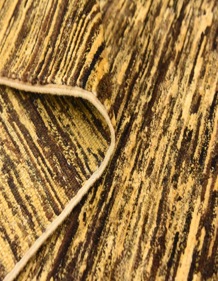 Detail image of  5' 2 x 6' 4  Hand Knotted Modern Ziegler Rug